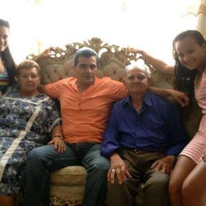 Meet your Posher, Carlos